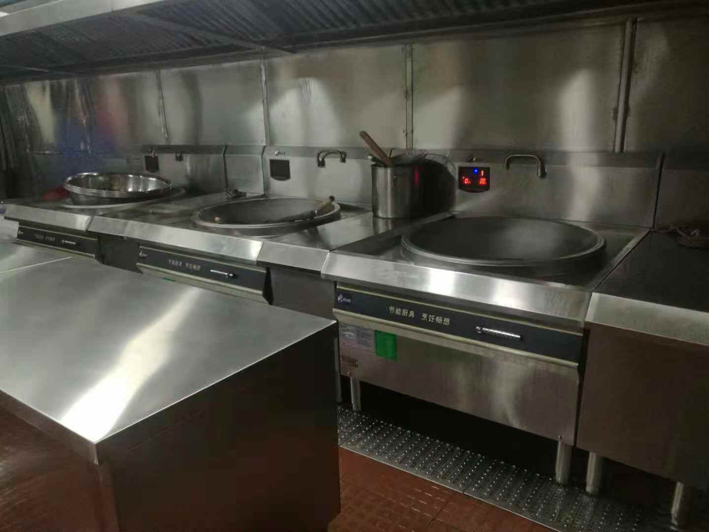 广州雍隆厨房设备有限公司承包整套酒店学校食堂商用厨房设备安装